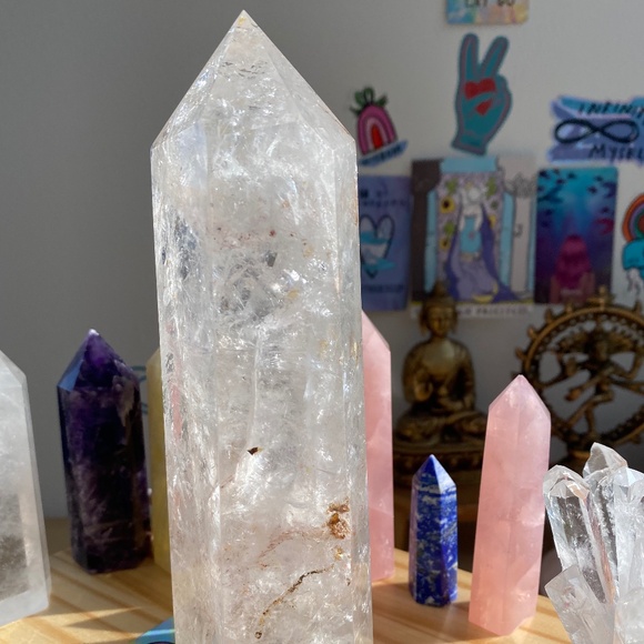 Clear quartz tower. CHUNKY! 6 inches tall! Full of SPARKLES!Crown chakra crystal - Picture 4 of 6